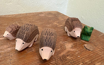 Eine Familie visualisiert mit Igel und Krokodil