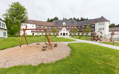 Die KJF Augsburg setzt mit der umfassenden Modernisierung ein wichtiges Zeichen für die Zukunft der KJF Fachklinik Prinzregent Luitpold in Scheidegg. (Foto: KJF Augsburg / Carolin Jacklin)