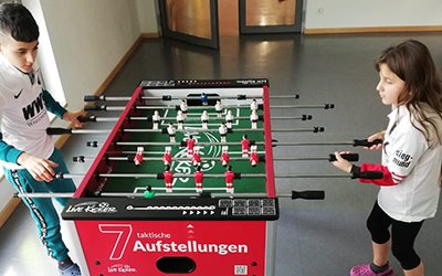 Der Kicker sorgt für Fußballstimmung im Familienzentrum Peter&Paul